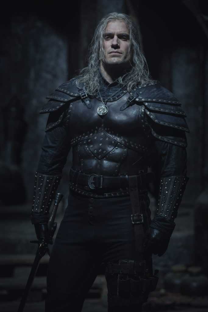 Henry Cavill in a new black suit of armour and sword as Geralt of Riveria 